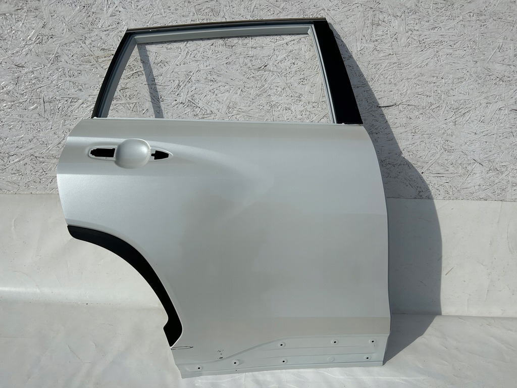 фото №1, Toyota corolla cross дверь правое задние оригинал