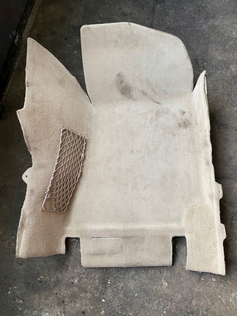 фото №1, Mercedes w218 cls обшивка коврик перед правый