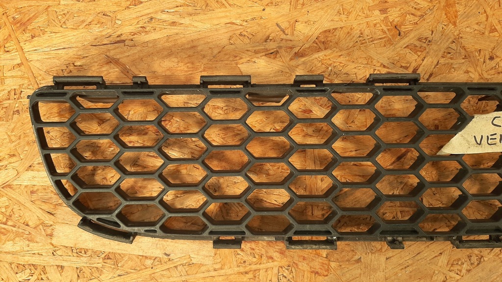 фото №9, Toyota corolla verso середня решітка решітка радіатора бампера перед 53112-0f010