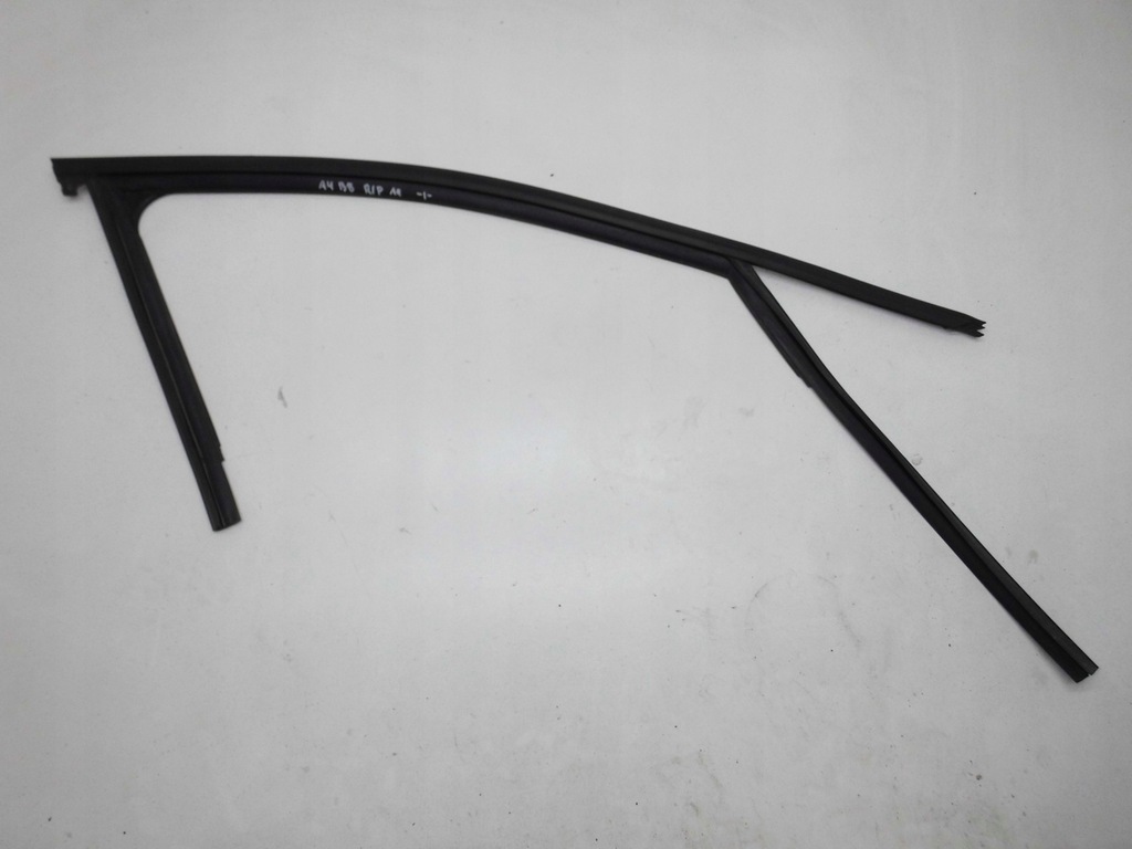 фото №1, Прокладка стекло рамки дверь audi a4 b8 правая передняя оригинал