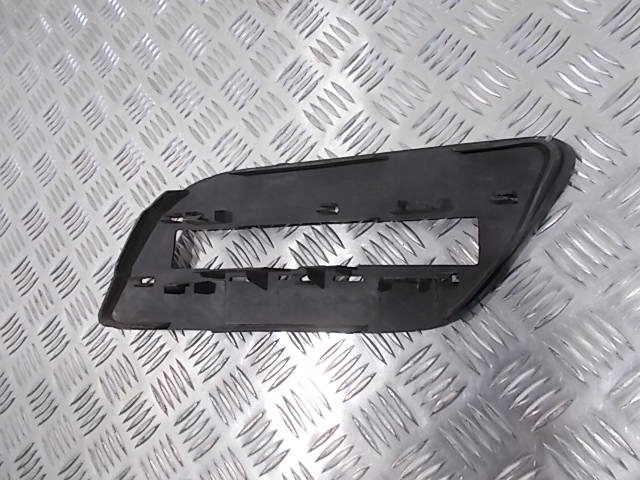 Решётка левая mercedes ml a1668800724 оригинал Киев