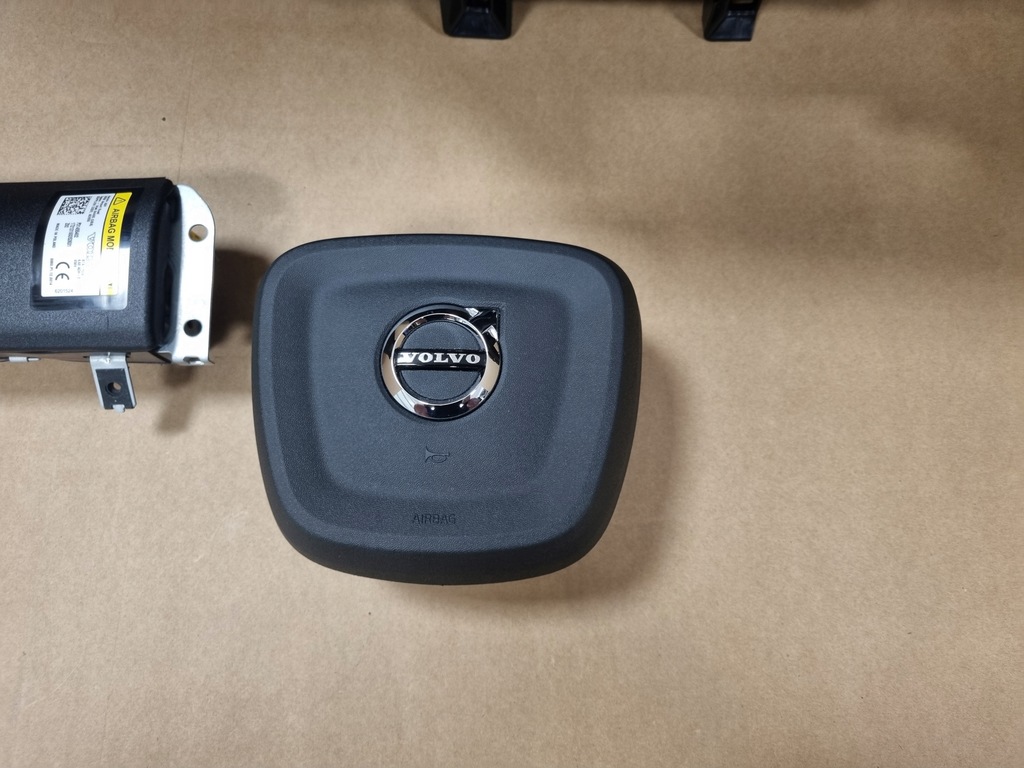 фото №5, Volvo c40 xc40 панель приладів консоль оригінал подушка безпеки водій пасажир колінний