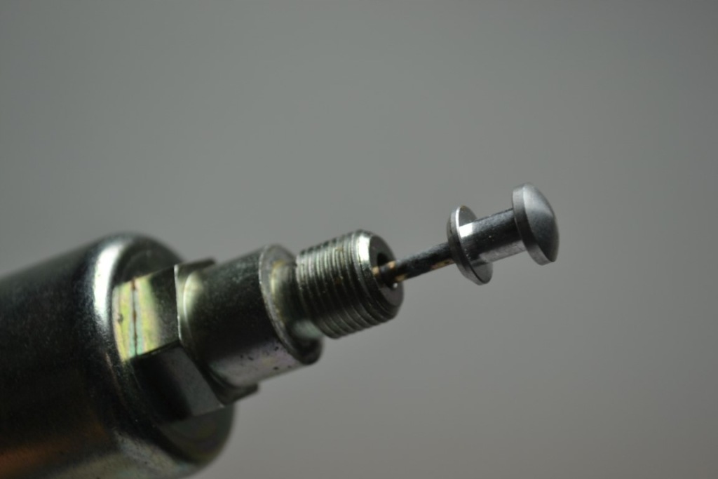 Mercedes w123 электроклапан карбюратора wolnych оборотов Недорого