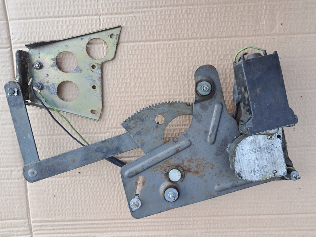 Купити Підйомник задній правий mercedes 107 slc 1076701003