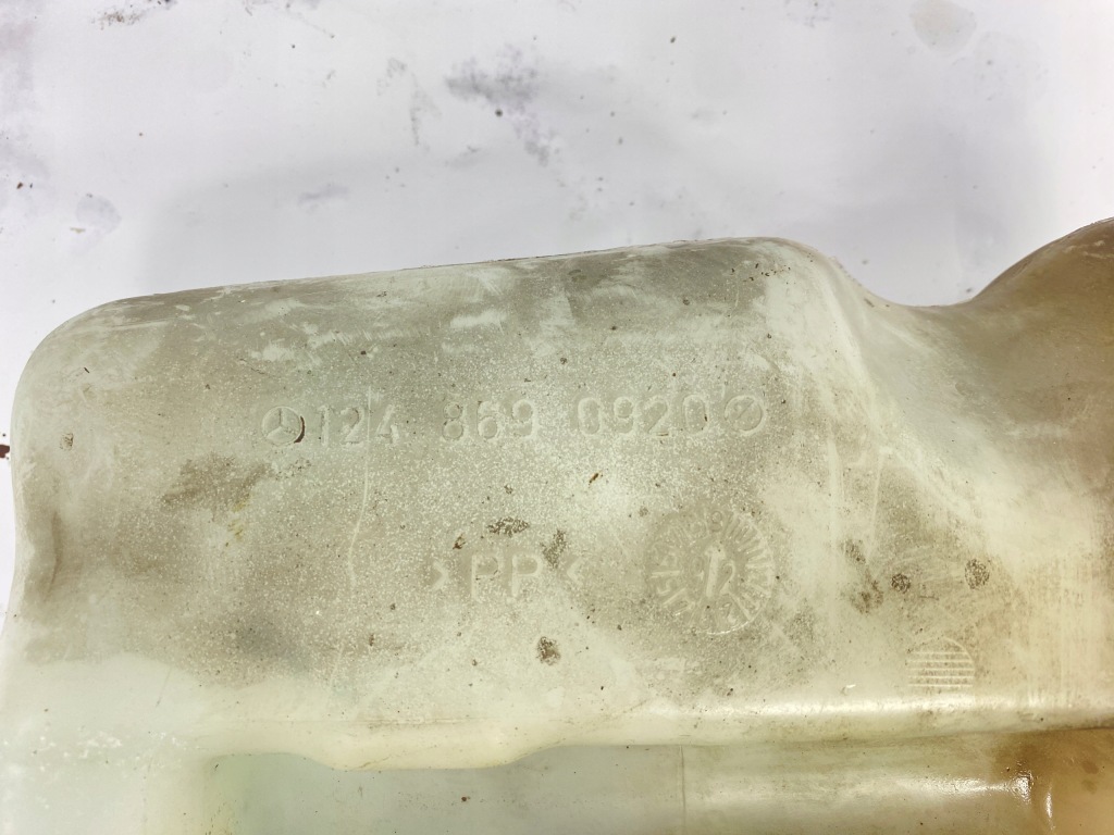 Бачок жидкость омывателя подогреваемый mercedes w124 turbo-d 1248690920 Оригинал