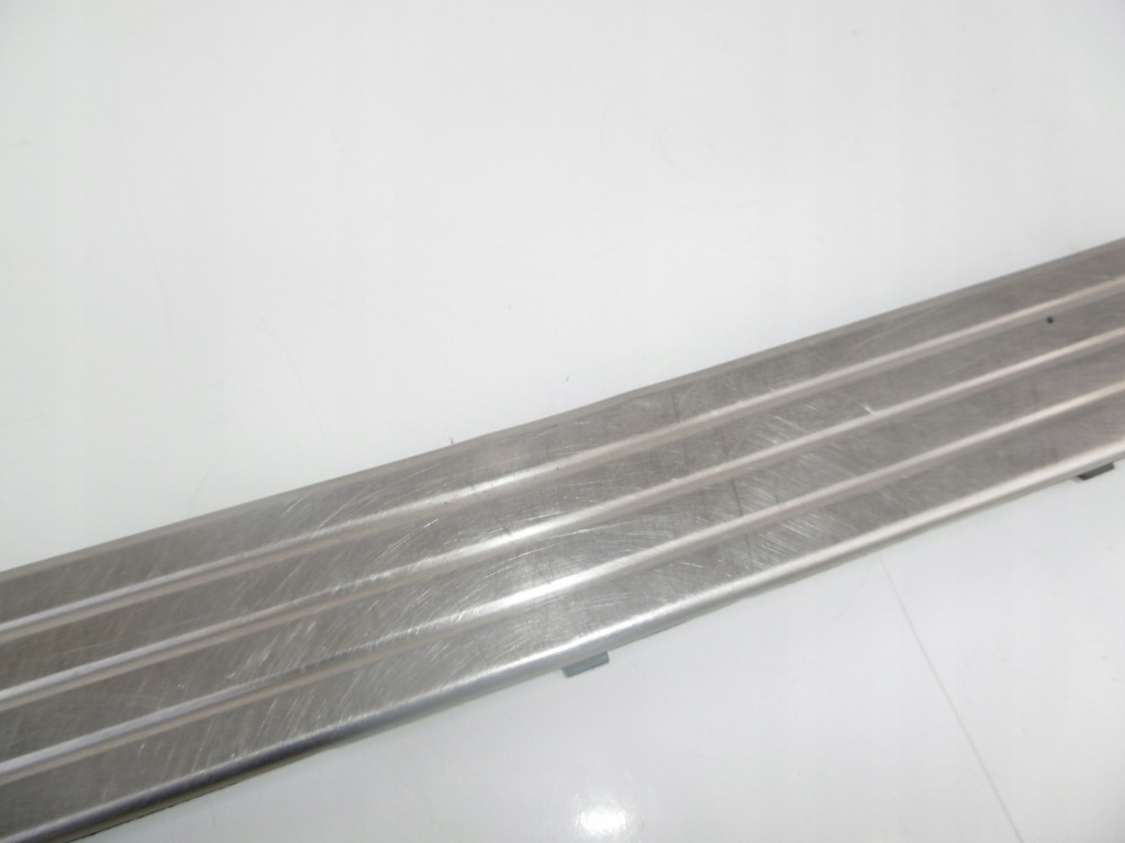 Молдинг накладка порог правый  перед porsche cayenne 7l Недорого