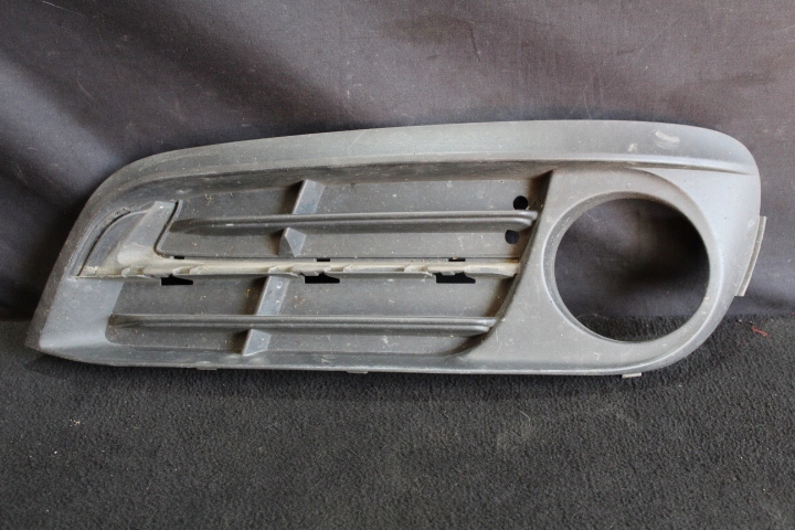 Купити Решітка бампера ліва передня bmw f10 f11 lci