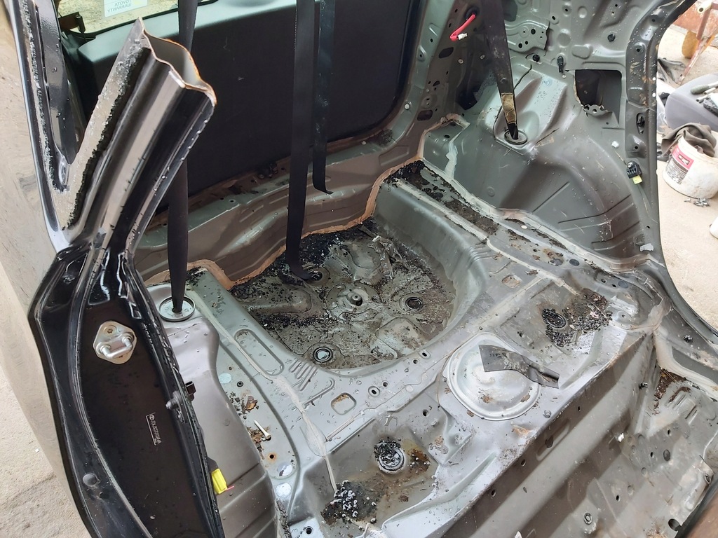 фото №7, Toyota verso s крышка багажника задняя pas задний четверть