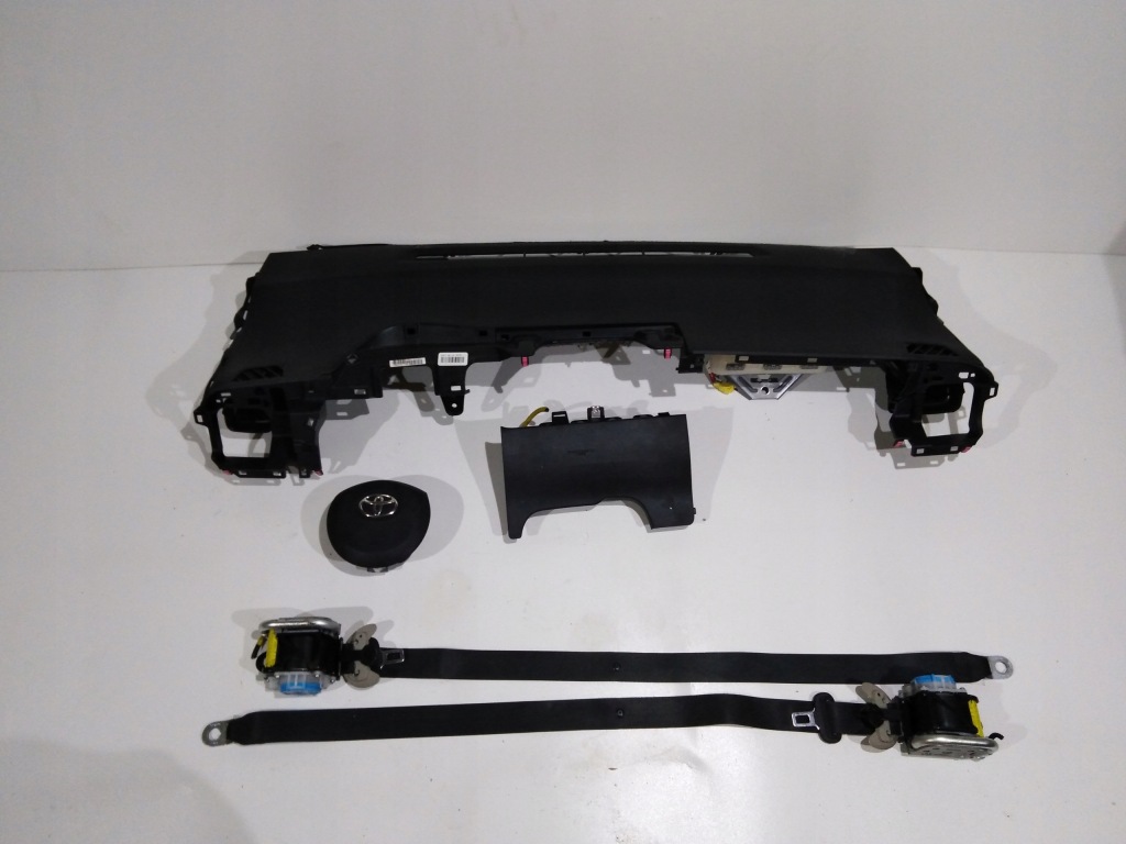 фото №1, Toyota verso s приборная панель консоль подушка безопасности подушки безопасности ремни оригинал демонтаж