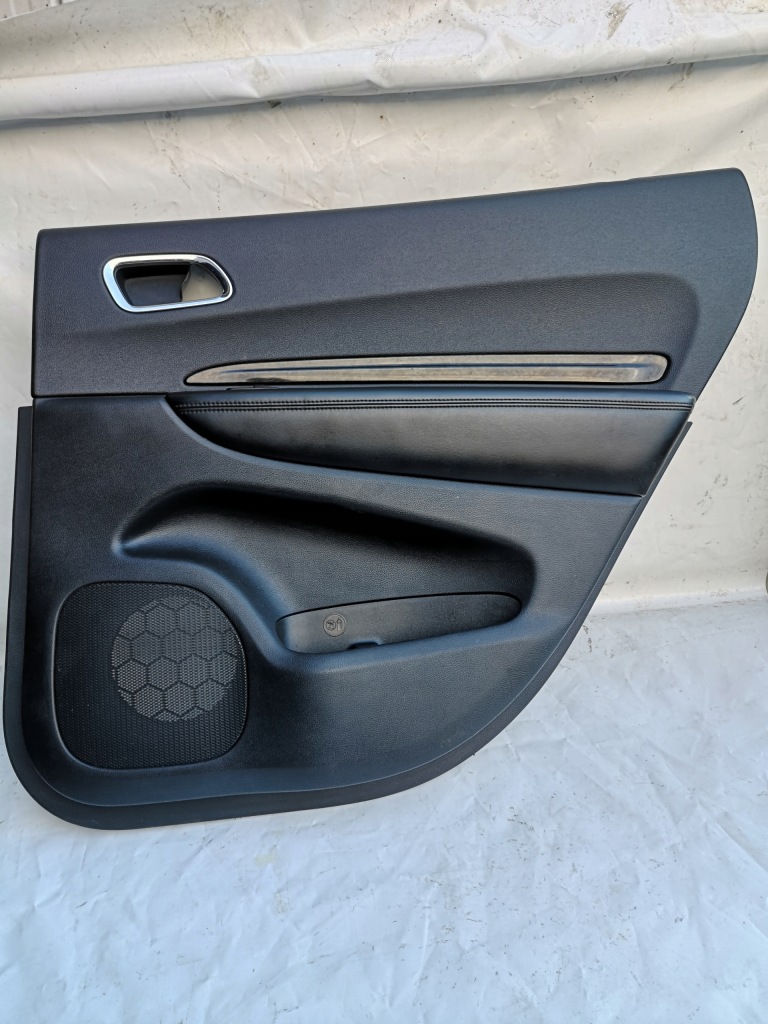 фото №1, Обивка дверь правая задняя dodge durango iii lift 2016-