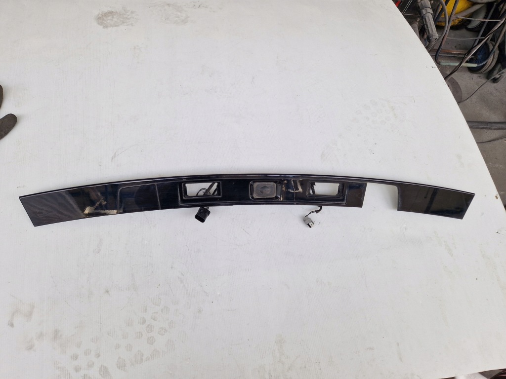 фото №1, Land rover discovery sport ii - накладка накладка крышки задняя