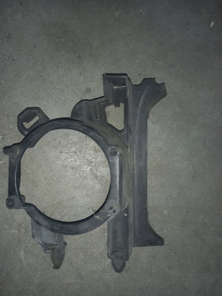 фото №1, Renault clio iv кронштейн противотуманной фары 269165291r