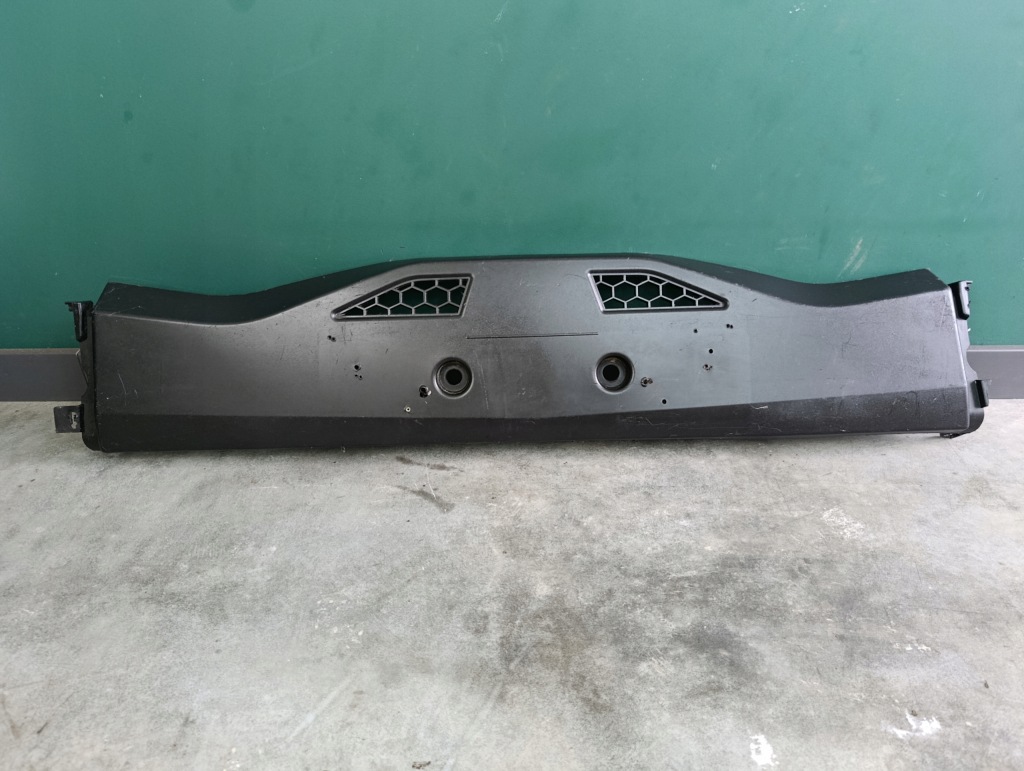 Купити Renault gama t range бампер передній накладка середня 82275654 оригінал