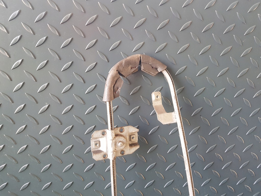 фото №12, Механизм механический стекло дверь правый задняя 1 906 860 bmw e30 sedan узкая