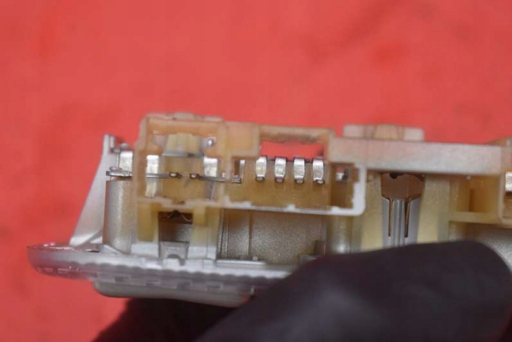 фото №7, Лампа освещение салона перед 9680713880 peugeot 5008 1 i 09-13