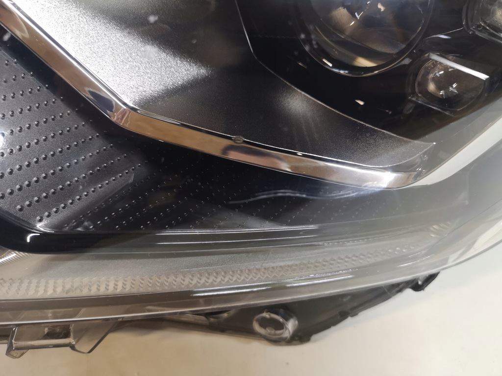 фото №3, Toyota c-hr - full led левая