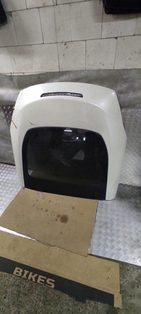 фото №1, Nissan 370z крышка багажника задняя стекло белый перламутр