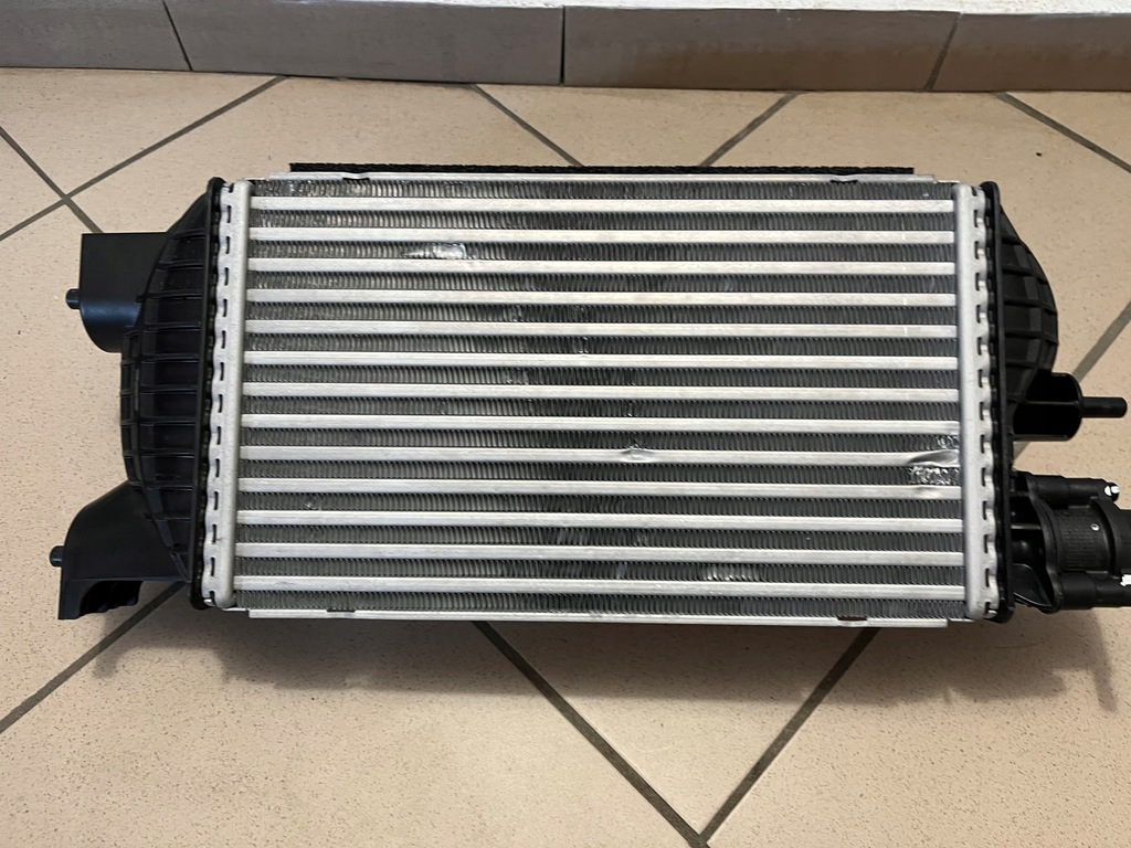 фото №11, Радиатор интеркулер оригинальный номер kia sorento iv 4 20- 282702m300