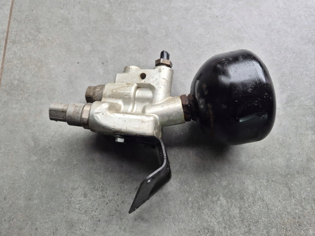 Купити Клапан abc mercedes sl r230 2203270231