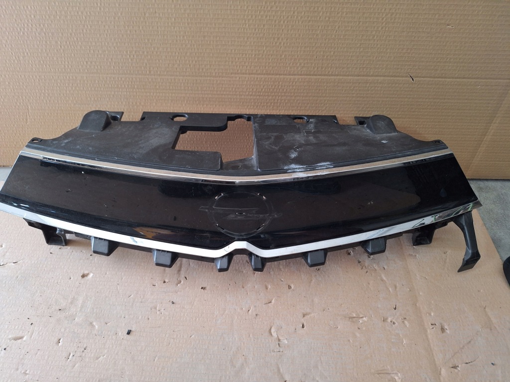 фото №1, Решітка радіатора решітка радіатора каркас opel mokka b 2021- kpl хром 9835215080