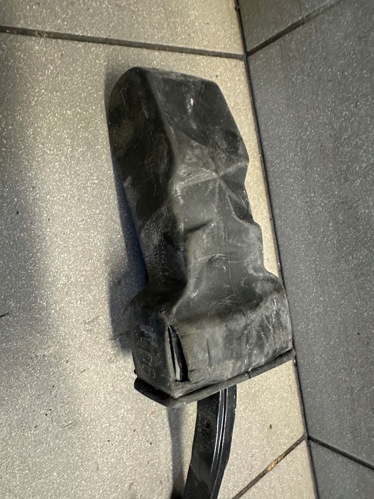 фото №5, Обмежувач двері лівий porsche taycan 9j1837179