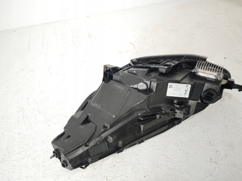 Tesla model 3 3 y рестайлінг  21- фара full led перед правий праві 1514953-00-d Зі Шроту