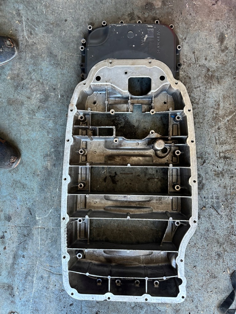 Купить Основание картера масляный scania ngt 2515486