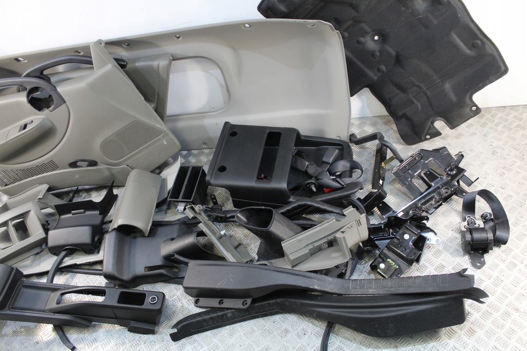 фото №5, Панель приладів стеля салон nissan nt500