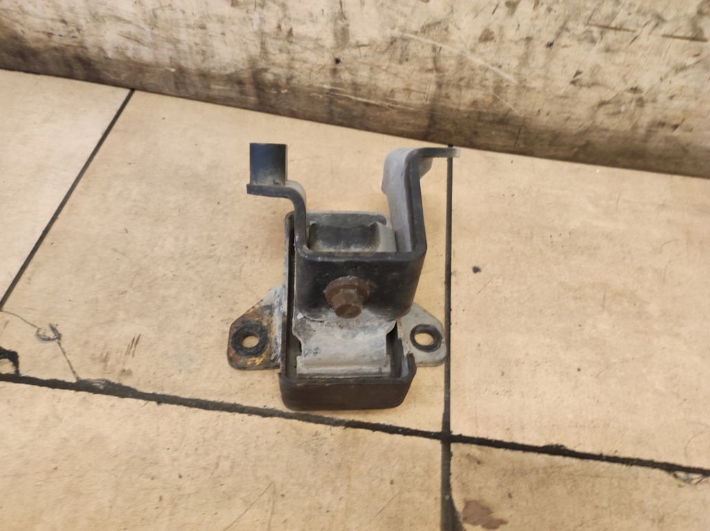 фото №4, Кронштейн кронштейн подушка двигуна d max ii 2 1.9 ddi