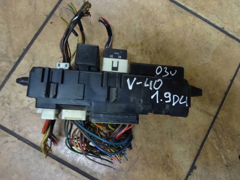 фото №1, Volvo v40 1.9dci 03' коробка предохранителей 30889989