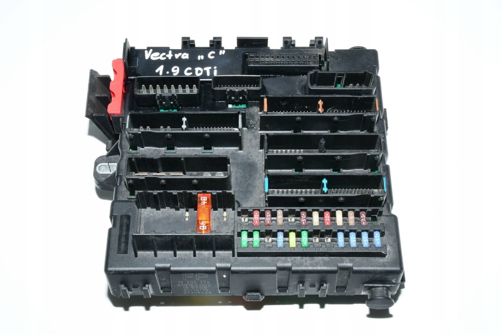 Купити Коробка запобіжників 13205774 opel vectra c 1.9 cdti