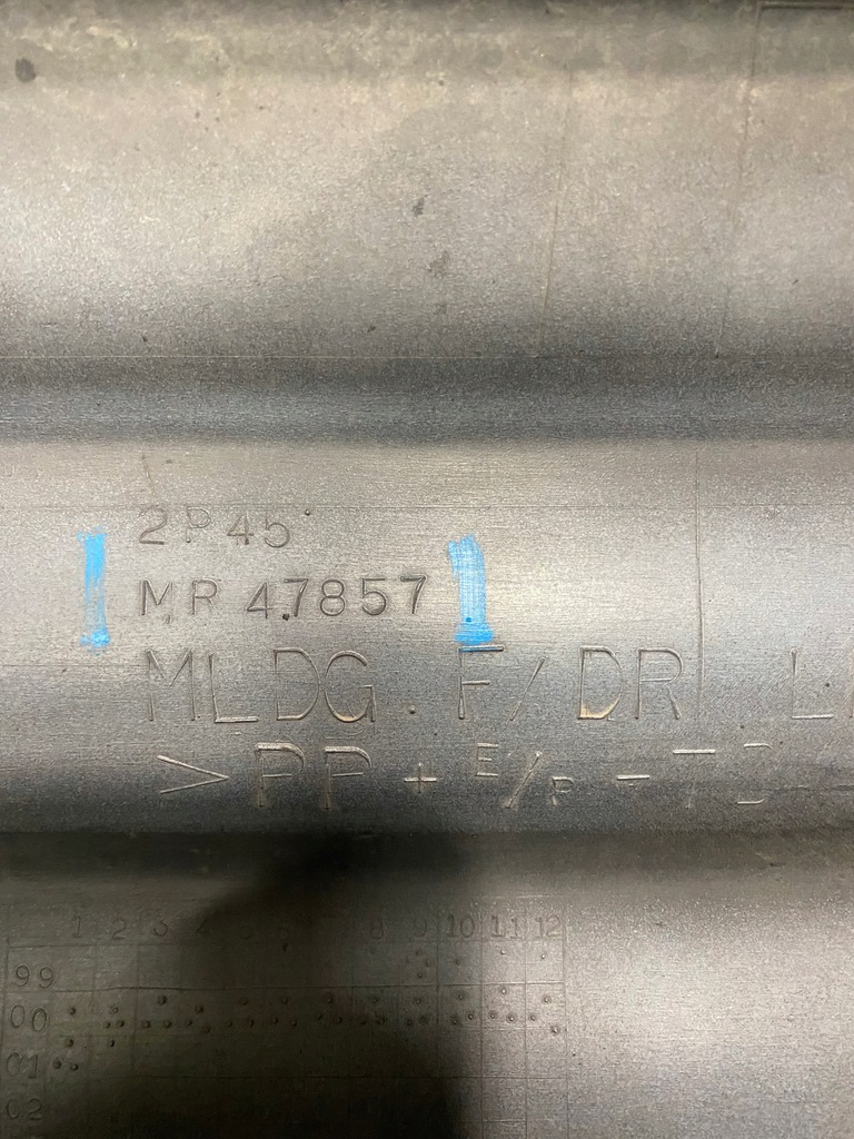 фото №7, Молдинг накладка дверь левый перед 5d mitsubishi pajero iii mr47857