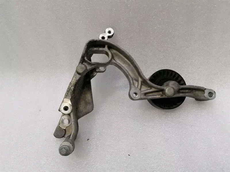 Mercedes c klasa w205 c63 amg m177 суппорт ремень колеса шкивный a1772420200 Киев