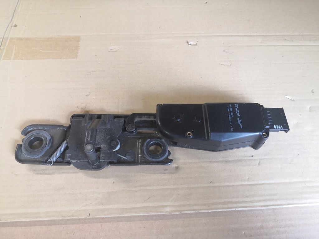 фото №1, Замок доводчик кришки audi a6 c6 4f9827383c