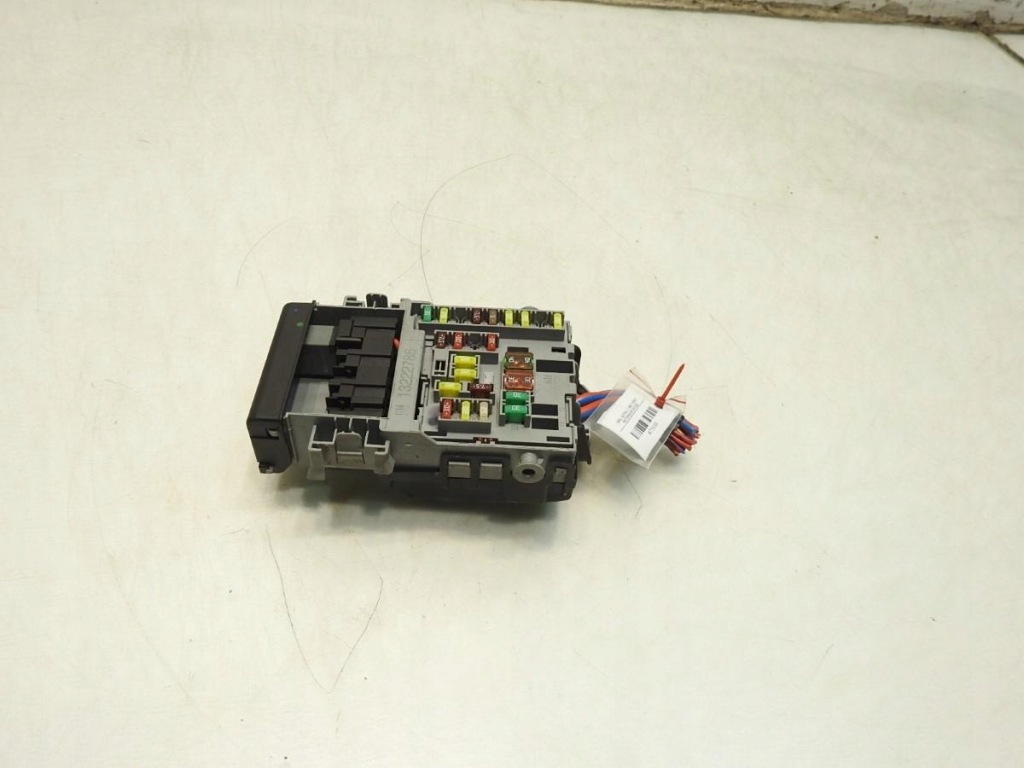 Коробка запобіжників opel astra j 1.4t 13222786 Зі Шроту