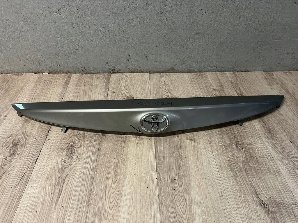 фото №1, Toyota auris ii lift молдинг накладка кришки задня hb