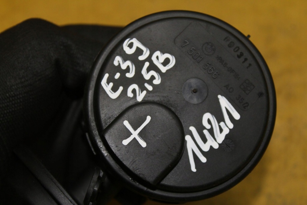 Вентиляция картера сепаратор масла bmw e39 e46 7501566 2.5 b с Разборки