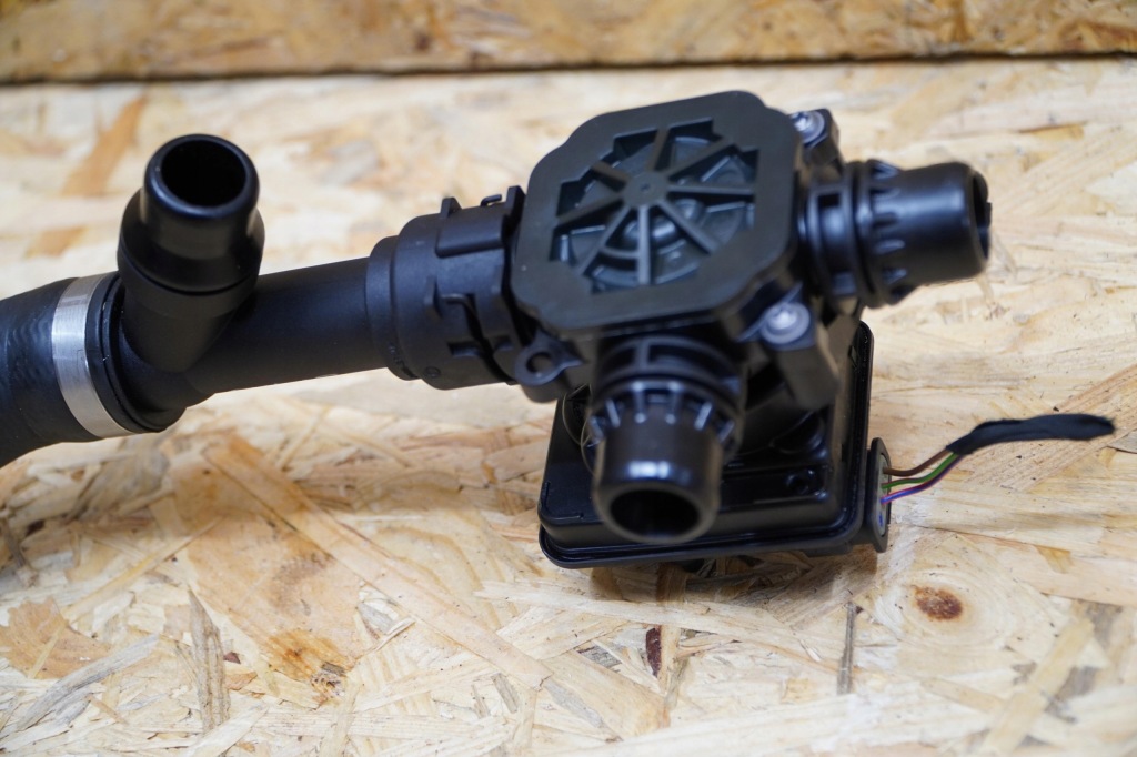 Клапан помпа 9462114 шланг 9886636 bmw 5 g60 i5 24r 12tyśkm оригінал 23- Зі Шроту