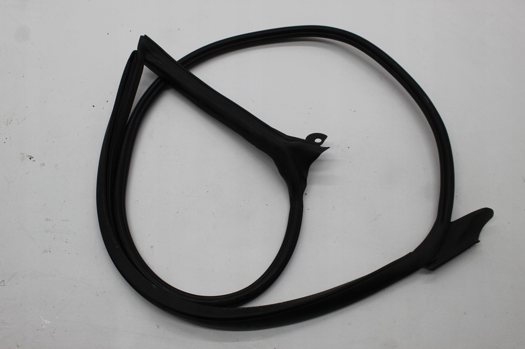 фото №1, Vw arteon прокладка дверь левый перед 3g8867337