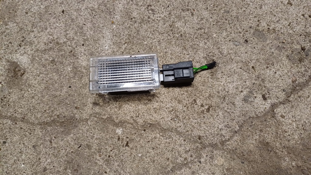 фото №1, Hyundai ix35 лампа освещение кабины 92620-33000