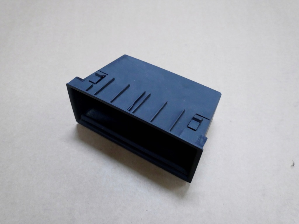 фото №1, Audi q7 4l бардачок полка 4l0863351