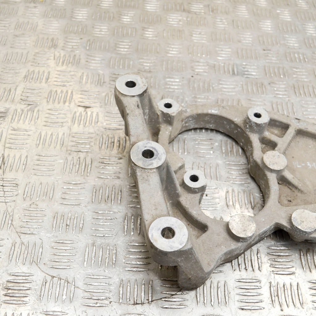 фото №6, Maserati levante 2017 кронштейн / кронштейн коробки передач