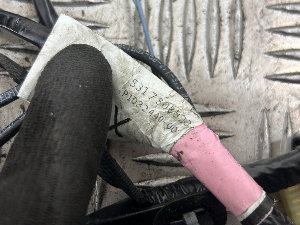 Купити Джгут двері передніх права сторона tesla model x 103244000g