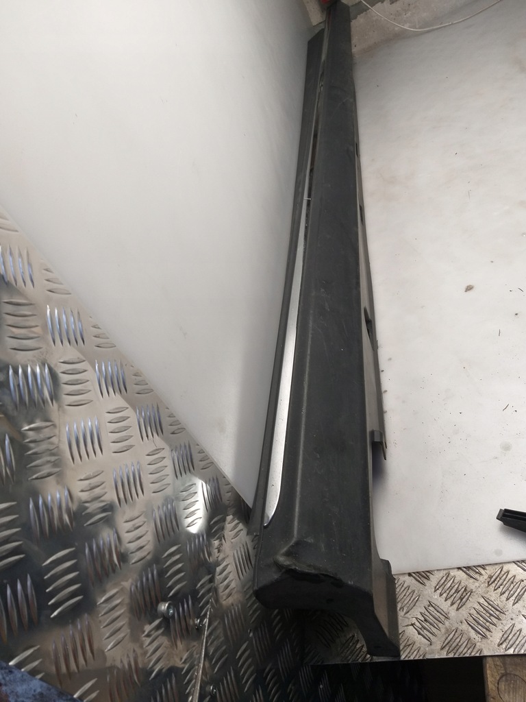 фото №1, Mercedes-benz оригинальный номер a1666980354 порог молдинг