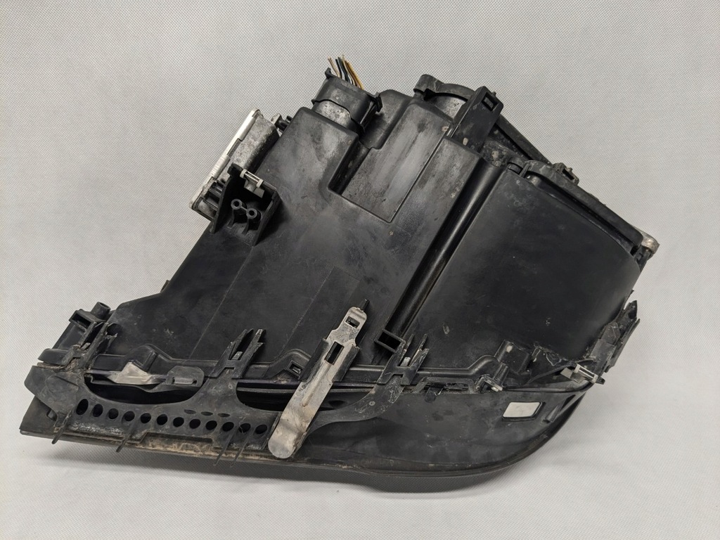 фото №8, Комплектна лампа права перед dynamic ксенон 7182150 bmw 7 f01 f02 08- europa