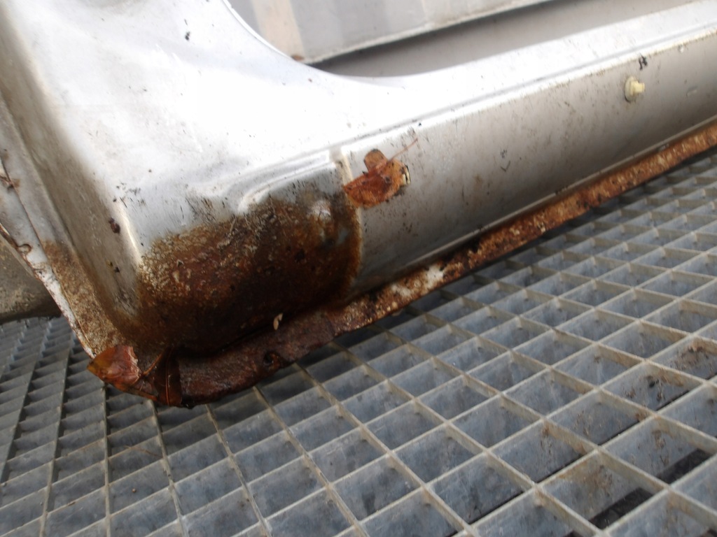 фото №6, Suzuki jimny iii 98- блок двигателя a порог ze стойка левый bok уголок оригинальный номер