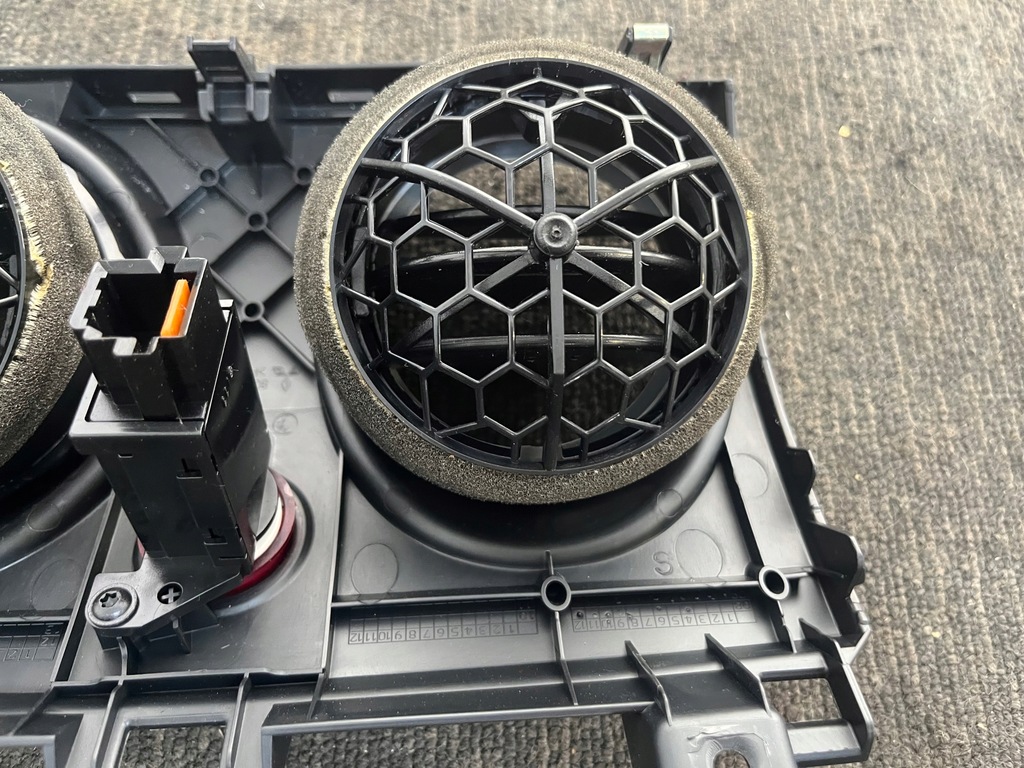 фото №8, Mitsubishi colt vi lift vii z30 средняя решётка обдув оригинал