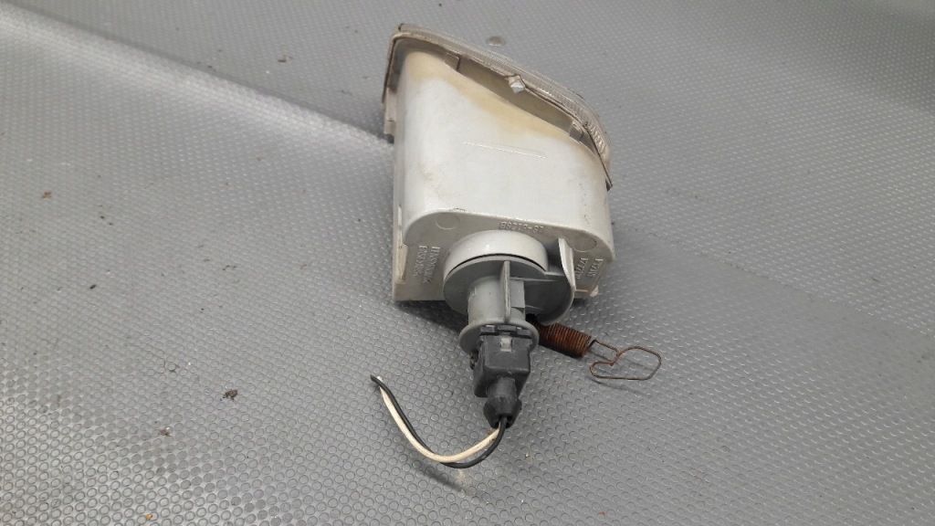 Поворотник левый белый alfa romeo 146 Оригинал