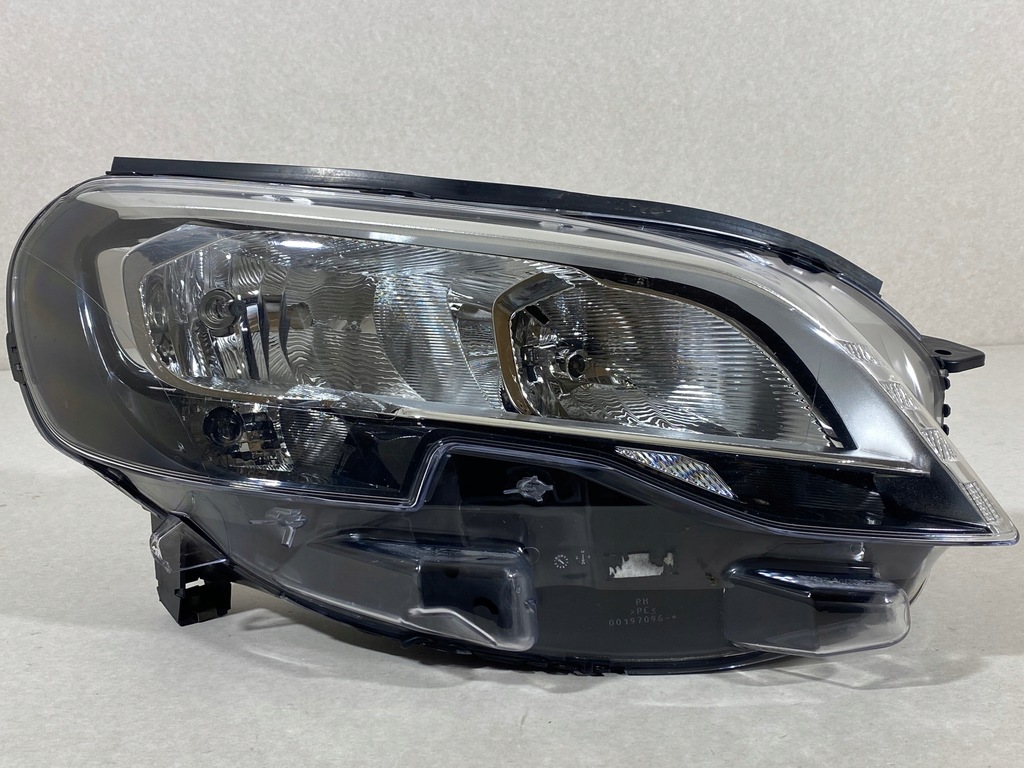 фото №1, Peugeot expert 3 traveller 16- лампа перед правая