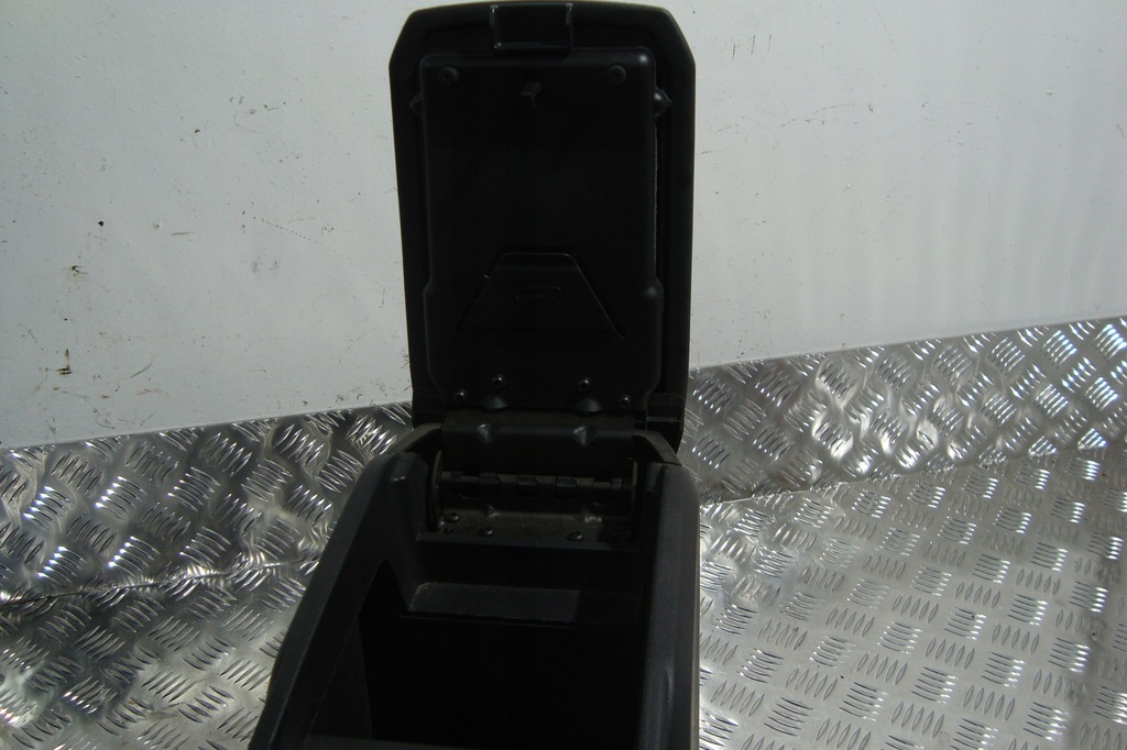 фото №8, Підлокітник тунель середній бардачок dodge journey 08-11 europa